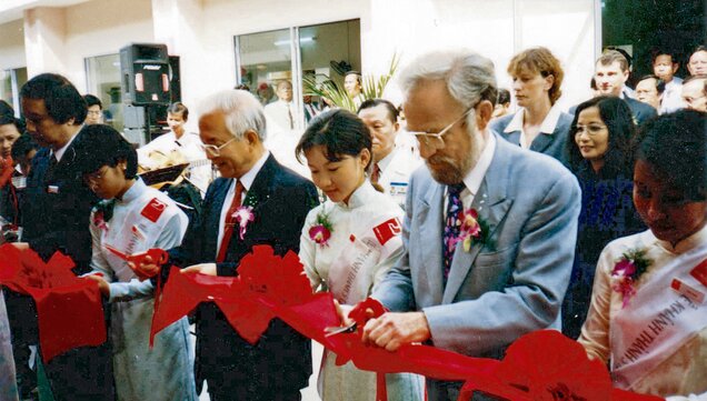 Peter Dussmann opens Central Kitchen at Cho Ray Hospital 