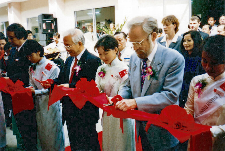 Peter Dussmann opens Central Kitchen at Cho Ray Hospital 