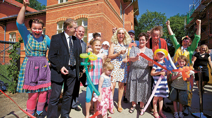 Catherine von Fürstenberg-Dussmann open the first KulturKIndergarten 