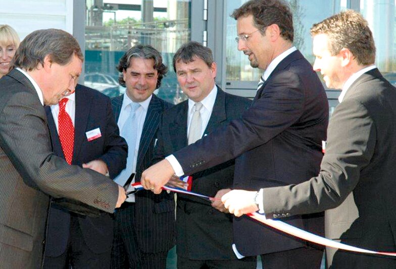 Opening of the industrial laundry "Lavador"