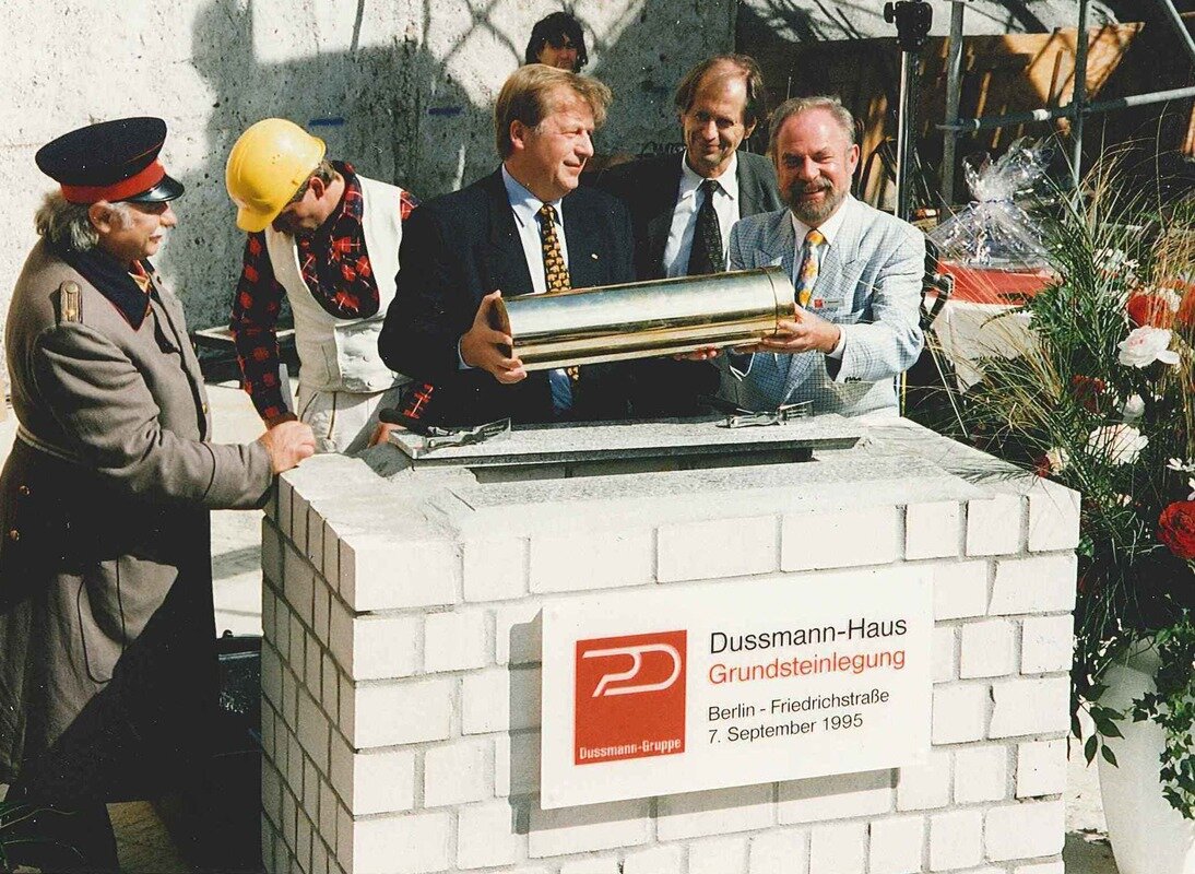 Peter Dussmann at the laying of the foundation stone of the Dussmann House