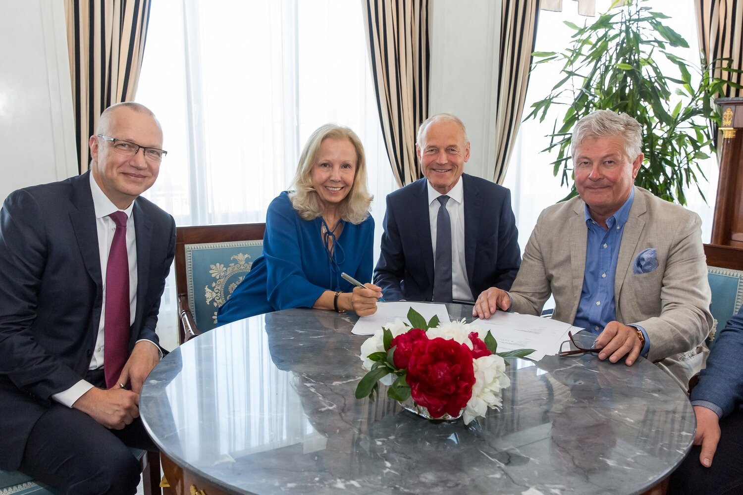 © The contract ist signed, Berlin, May 17, 2019: l. to r. Stephan Possekel, Catherine von Fürstenberg-Dussmann, Dr. Wolfgang Häfele, Eddie Walsh