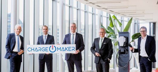 © Mainova board member Norbert Breidenbach, Dussmann executive board spokesman, Wolf-Dieter Adlhoch, Mainova board chairman Dr. Constantin H. Alsheimer, Dussmann CFO Dieter Royal, Björn Dethlefsen