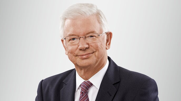 Roland Koch, Member of the Board of Trustees of the Dussmann Group